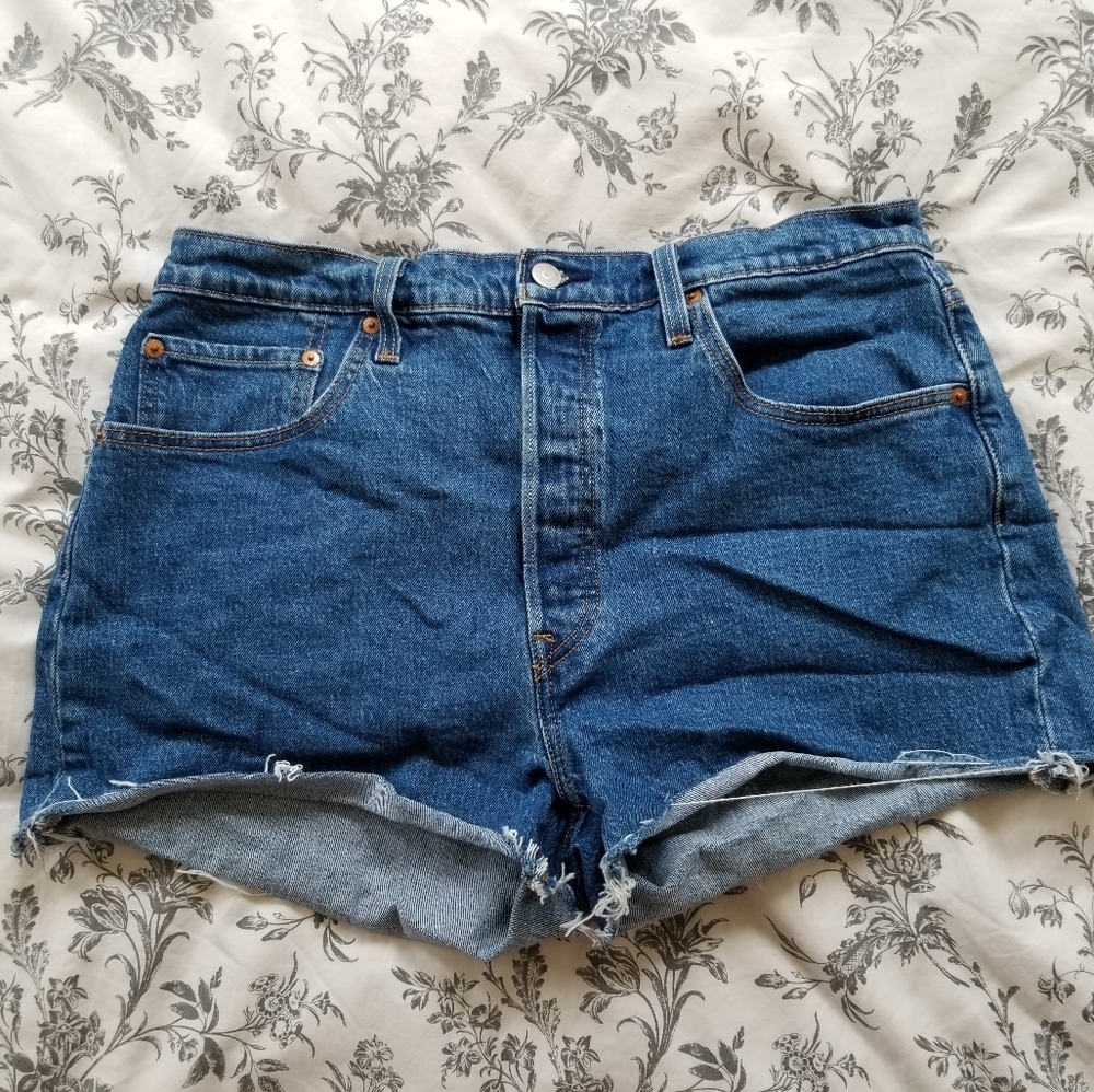 High waisted Levi's 501 demin shorts